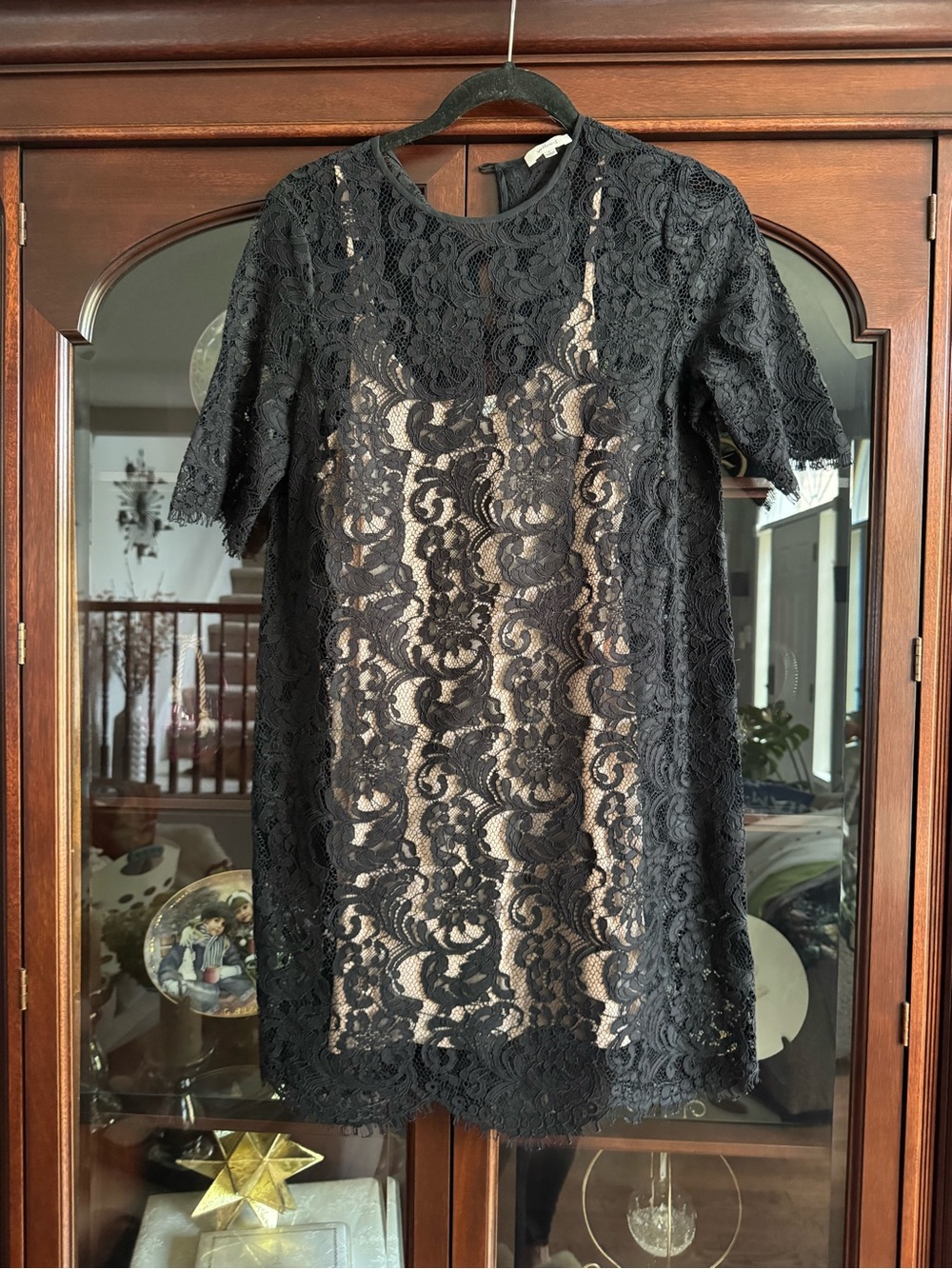 Aritzia Wilfred Lace Dress with short sleeves